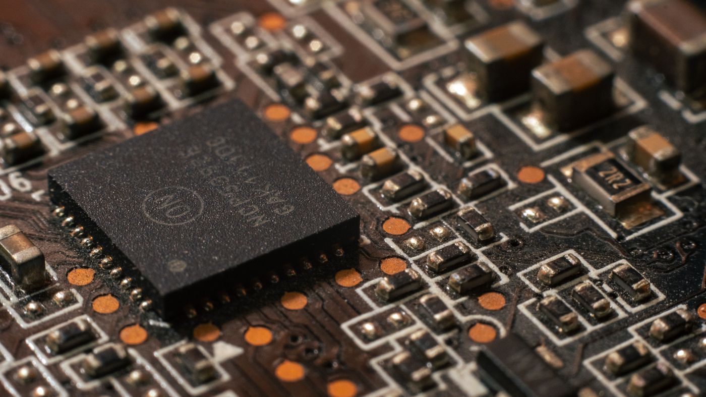 Semiconductor chip on a circuit board